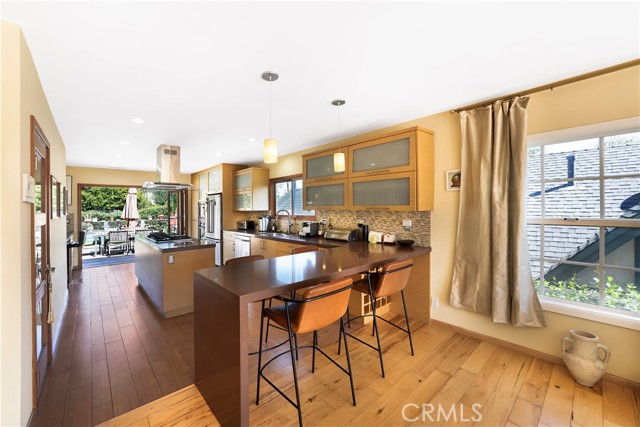 Detail Gallery Image 15 of 56 For 10707 Rochester, Los Angeles,  CA 90024 - 3 Beds | 3 Baths