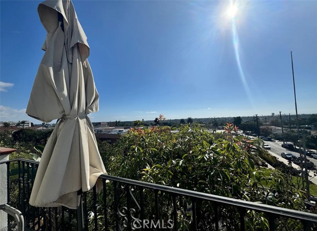 Detail Gallery Image 10 of 19 For 1742 Grand Ave #7,  Long Beach,  CA 90804 - 3 Beds | 3/1 Baths