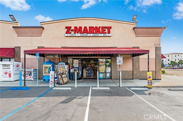 3200 Mission Avenue, Oceanside CA: https://media.crmls.org/medias/eaf999dc-408a-488b-8d01-d5dac82efb1e.jpg