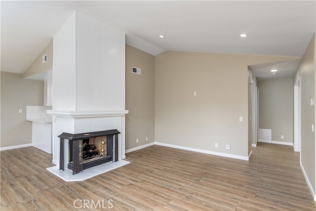 661 La Corona Court, Oak Park CA: https://media.crmls.org/medias/eafa2a61-056c-4a71-8029-584efd7a2584.jpg
