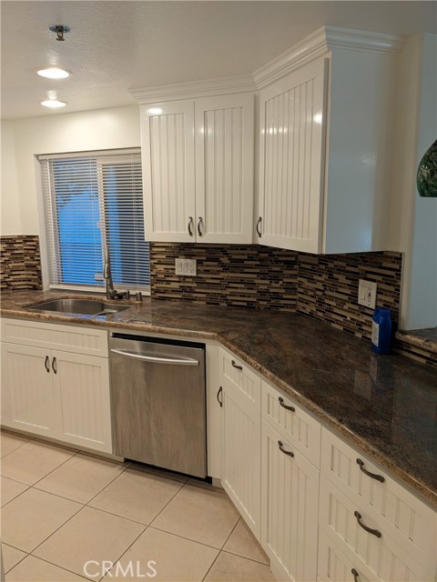 420 Lake Street, Huntington Beach CA: https://media.crmls.org/medias/eafb00c4-d3b9-4627-b026-8164436d9f04.jpg