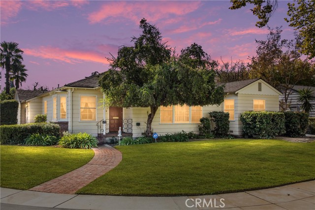 838 838 College Ave, Redlands CA: https://media.crmls.org/medias/eafb2cb6-8c48-4d4d-a18c-936a13775ff3.jpg