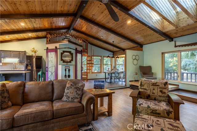 Detail Gallery Image 6 of 50 For 43560 Shasta Rd, Big Bear Lake,  CA 92315 - 3 Beds | 3 Baths