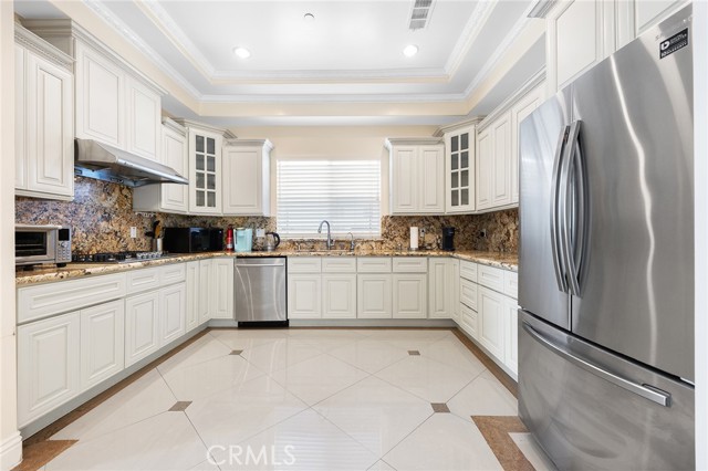 608 N Huntington Avenue, Monterey Park CA: https://media.crmls.org/medias/eafbe80d-07cc-48b8-92af-2c29084cd591.jpg