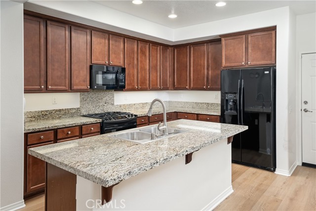 Detail Gallery Image 14 of 52 For 28648 Pietro Dr, Valencia,  CA 91354 - 3 Beds | 3 Baths