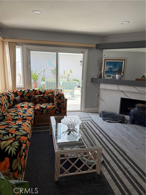 305 21st Street, Huntington Beach CA: https://media.crmls.org/medias/eafc185a-57aa-4e50-bbe2-778c3ab8e60c.jpg