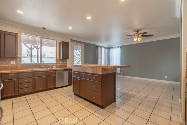 Detail Gallery Image 5 of 63 For 434 Ocean Ave, Perris,  CA 92571 - 5 Beds | 3 Baths