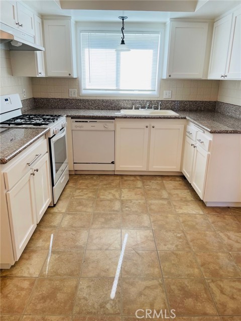 Detail Gallery Image 3 of 12 For 11083 Robinson Dr, Stanton,  CA 90680 - 4 Beds | 2 Baths