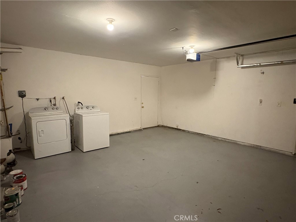 https://media.crmls.org/medias/eafe09bb-64dd-468f-8e1a-beaf21ff5273.jpg?preset=X-Large