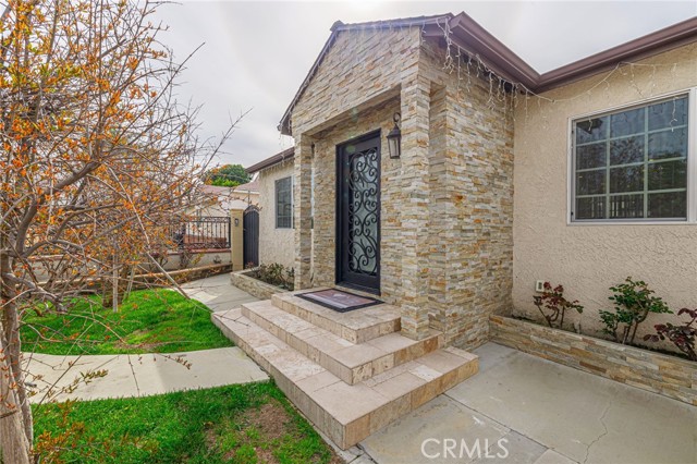 Detail Gallery Image 2 of 36 For 18754 Covello St, Reseda,  CA 91335 - 3 Beds | 2/1 Baths