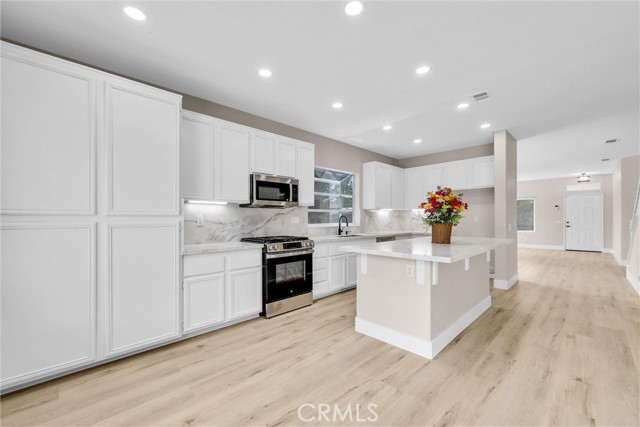 27258 Sierra Madre Drive, Murrieta CA: https://media.crmls.org/medias/eafe5547-c656-4667-9700-98bb7fc85282.jpg