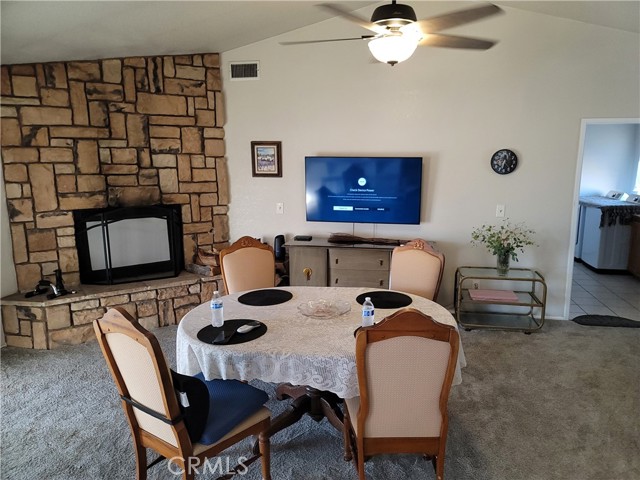 21291 Ramona Avenue, Apple Valley CA: https://media.crmls.org/medias/eafe6eae-e66f-4b8f-b0cf-62261afb3766.jpg