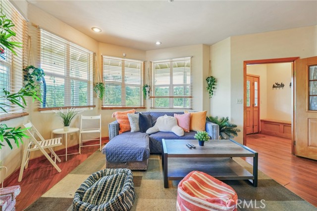 29450 Piney Lane, Cedar Glen CA: https://media.crmls.org/medias/eafeb4ea-4968-478a-b48f-11c9020a53a6.jpg
