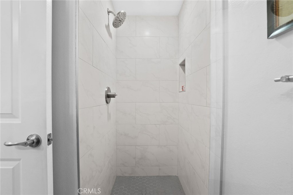 https://media.crmls.org/medias/eaff877b-2006-4a56-8fcc-d2c63656fdfe.jpg?preset=X-Large