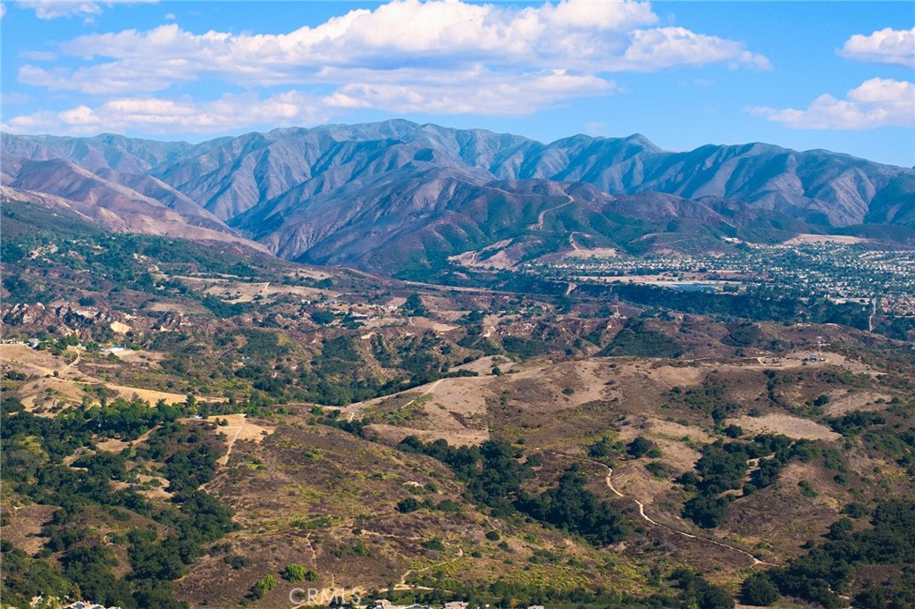 https://media.crmls.org/medias/eaffcfbb-0f69-4ec6-b47d-bc117386920b.jpg?preset=X-Large