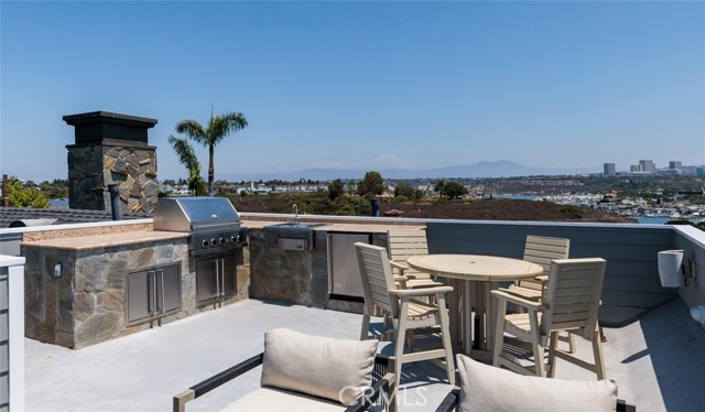 Detail Gallery Image 55 of 69 For 125 Kings Pl, Newport Beach,  CA 92663 - 5 Beds | 6/1 Baths