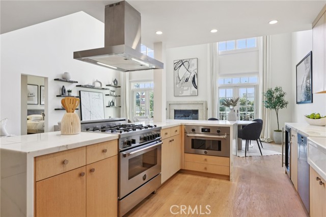 Detail Gallery Image 4 of 67 For 1040 4th #407,  Santa Monica,  CA 90403 - 3 Beds | 3/1 Baths