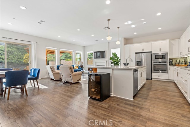 Detail Gallery Image 14 of 72 For 18696 Cedar Crest Dr, Canyon Country,  CA 91387 - 3 Beds | 2/1 Baths