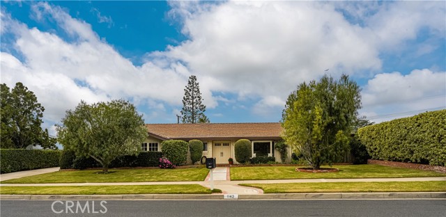 Detail Gallery Image 2 of 31 For 1142 Appian, Santa Ana,  CA 92705 - 4 Beds | 3 Baths