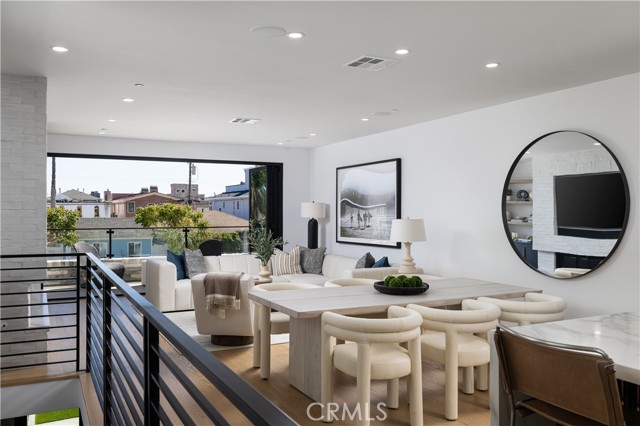 Detail Gallery Image 3 of 50 For 1313 Ocean Ave, Seal Beach,  CA 90740 - 3 Beds | 3/1 Baths