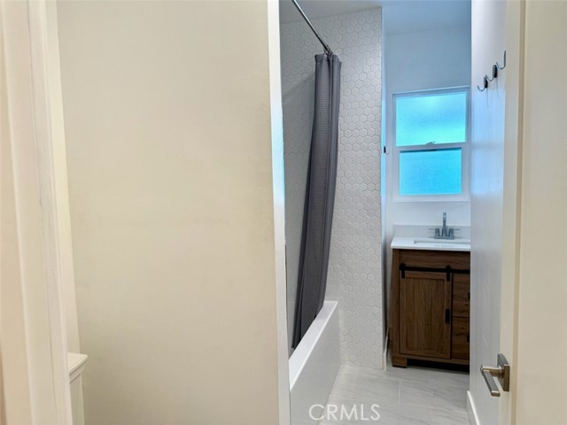 Detail Gallery Image 16 of 27 For 6534 Peach Ave, Van Nuys,  CA 91406 - 2 Beds | 2 Baths