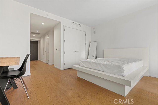 877 Francisco Street, Los Angeles CA: https://media.crmls.org/medias/eb0209c4-aa95-4529-8c85-c275745bbb16.jpg