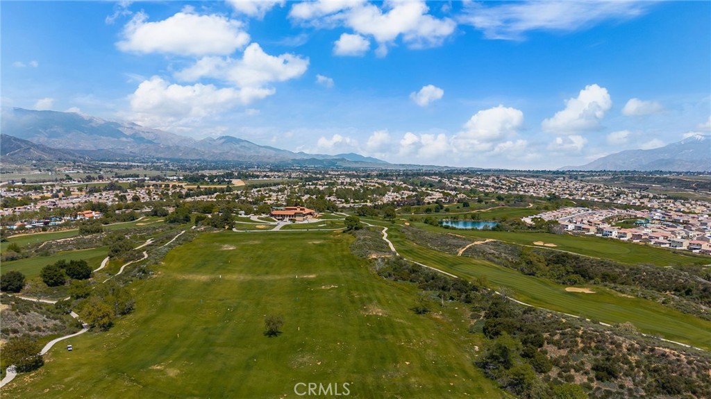 https://media.crmls.org/medias/eb034ef2-7411-46d3-8a85-f25b0c40baef.jpg?preset=X-Large
