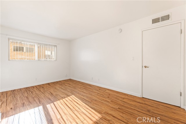 20327 Saticoy Street, Winnetka CA: https://media.crmls.org/medias/eb03f826-a704-49a3-b1a3-34db7e9e00e6.jpg