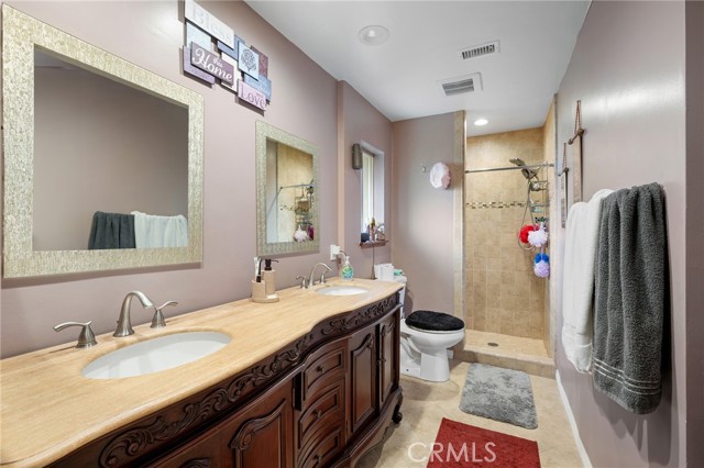 Detail Gallery Image 16 of 37 For 20643 Calhaven Dr, Saugus,  CA 91390 - 4 Beds | 2/1 Baths