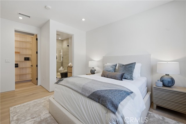 22518 Burbank photo 13