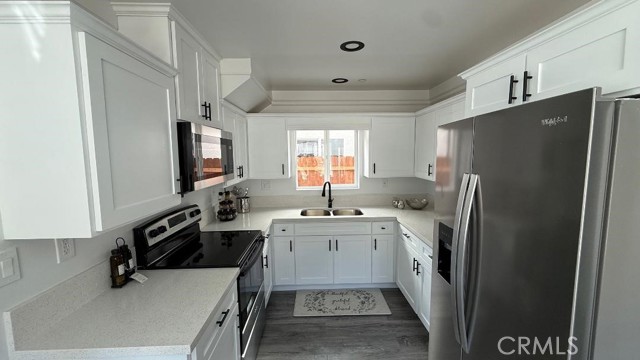 Detail Gallery Image 5 of 11 For 9412 Wilmington Ave, Los Angeles,  CA 90002 - 6 Beds | 4 Baths