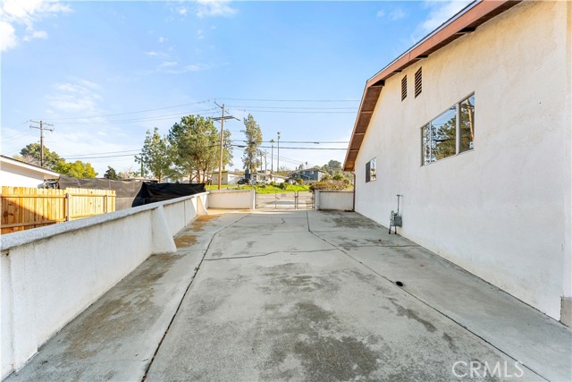 31840 Florida Street, Redlands CA: https://media.crmls.org/medias/eb0746f1-3bd8-4297-9cf8-aa959a7b6978.jpg
