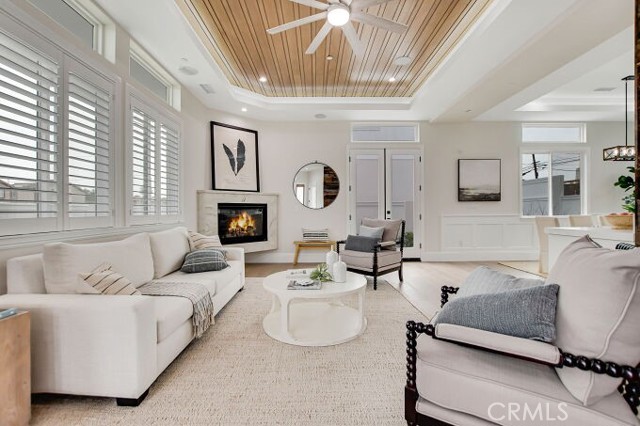 LIVING ROOM WITH ACCENTED CEILING