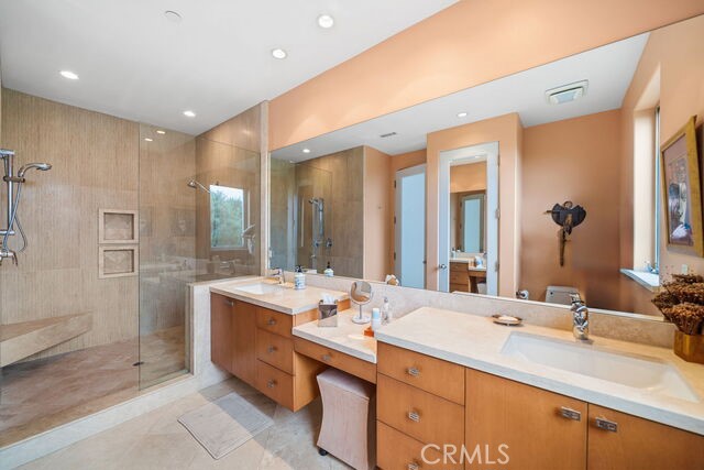 https://media.crmls.org/medias/eb07ef77-9024-4781-85b1-4190016a8f88.jpg?preset=X-Large