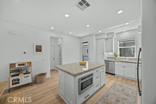 323 Adela, Lake Forest CA: https://media.crmls.org/medias/eb07fb95-f765-4f43-879e-eefb5283473c.jpg