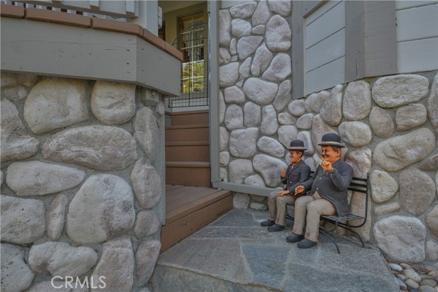 Detail Gallery Image 4 of 38 For 196 N Fairway Dr, Lake Arrowhead,  CA 92352 - 3 Beds | 2 Baths