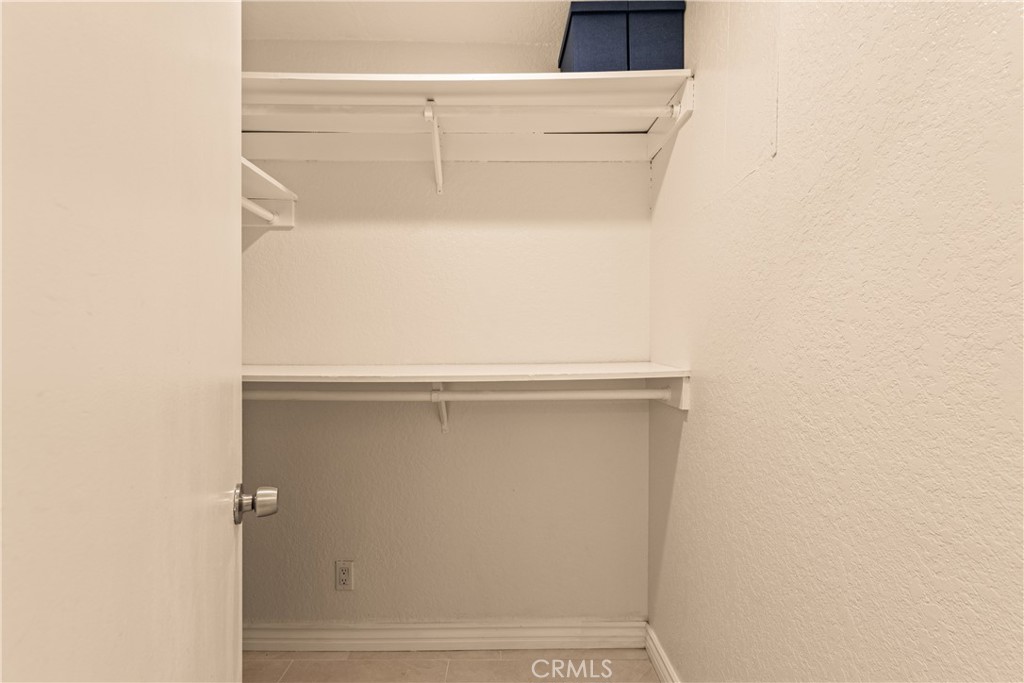 https://media.crmls.org/medias/eb09afcd-7a69-44b9-9bb0-ca068e3b9b25.jpg?preset=X-Large