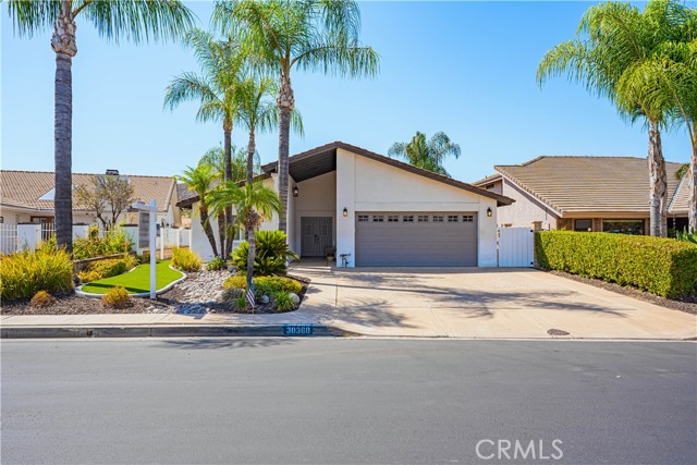 30360 Point Marina, Canyon Lake CA: https://media.crmls.org/medias/eb0a32e7-1c21-4490-9d08-f6984ef90c3b.jpg