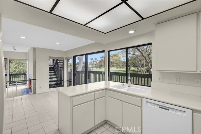 Detail Gallery Image 10 of 36 For 10 Lago Norte, Irvine,  CA 92612 - 2 Beds | 2 Baths