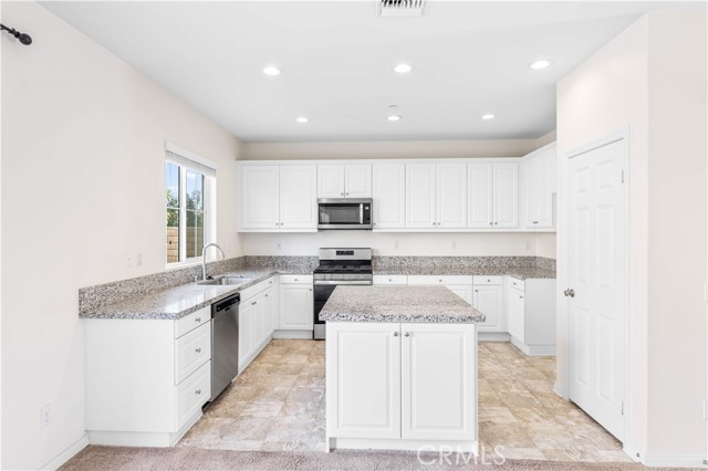 Detail Gallery Image 8 of 32 For 3449 E Sweetbay, Ontario,  CA 91761 - 4 Beds | 3 Baths