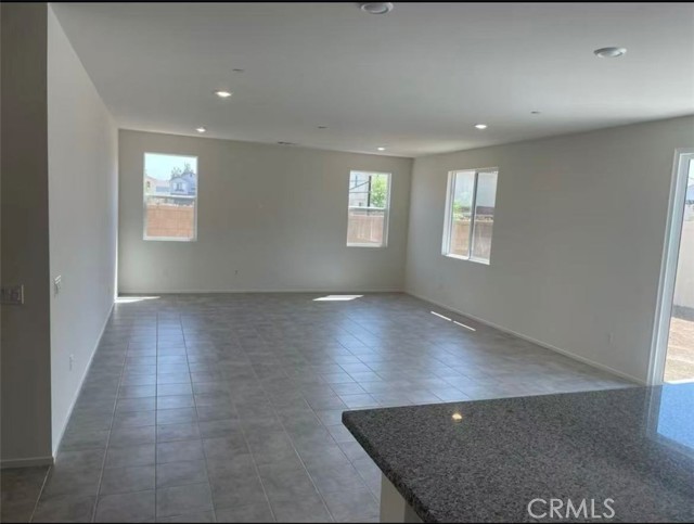 Detail Gallery Image 3 of 12 For 1747 Park Place Ln, Riverside,  CA 92501 - 5 Beds | 3 Baths
