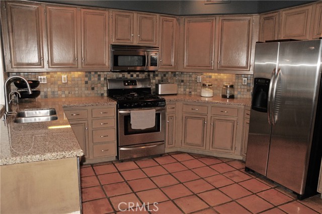 Detail Gallery Image 8 of 13 For 24 via Helena, Rancho Santa Margarita,  CA 92688 - 3 Beds | 2/1 Baths