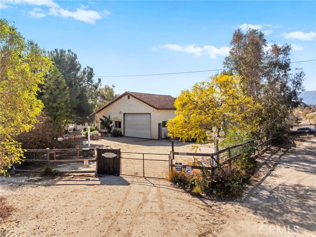 2311 Rose Road, Fallbrook CA: https://media.crmls.org/medias/eb0cca64-2ec7-424b-993b-015c9584f217.jpg