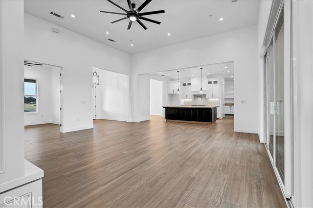 605 S Anderson Road, Exeter CA: https://media.crmls.org/medias/eb0d7161-68cf-4884-9daf-d338dfa19a86.jpg