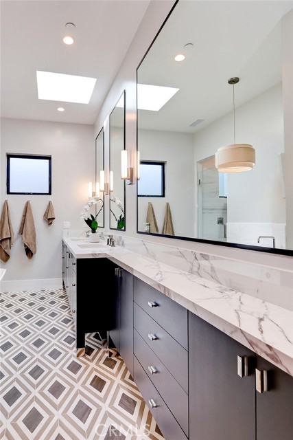 2812 Timothy Avenue, Redondo Beach, California 90278, 5 Bedrooms Bedrooms, ,4 BathroomsBathrooms,Residential,Sold,Timothy,SB23078863