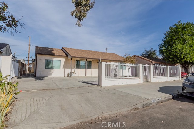 Detail Gallery Image 1 of 34 For 11969 Burton St, North Hollywood,  CA 91605 - 3 Beds | 2 Baths