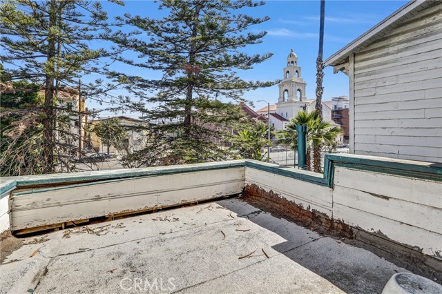 1470 W Adams Boulevard, Los Angeles CA: https://media.crmls.org/medias/eb0dbc39-f6dd-4ea0-b9aa-0296e7b1aa7e.jpg