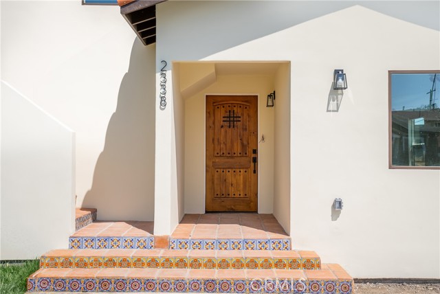 Detail Gallery Image 2 of 24 For 2338 S Cloverdale Ave, Los Angeles,  CA 90016 - 3 Beds | 2 Baths