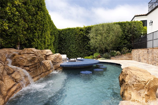 420 De Sola Terrace, Corona del Mar CA: https://media.crmls.org/medias/eb0ffa14-7994-4cf5-8224-f386c80b48be.jpg