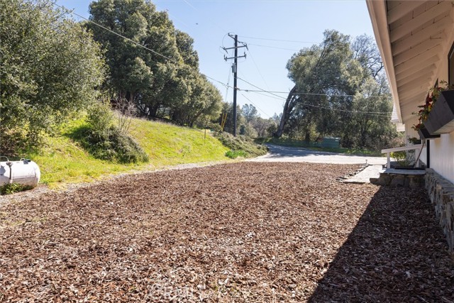 Detail Gallery Image 5 of 46 For 42324 Buckeye Rd, Oakhurst,  CA 93644 - 3 Beds | 2 Baths